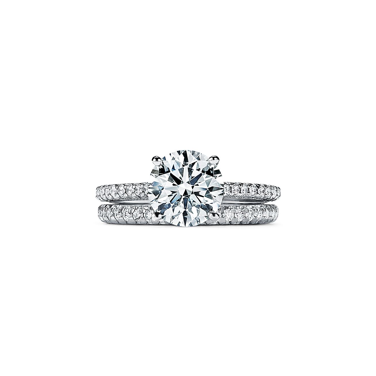 Anello di fidanzamento Tiffany Novo® Taglio con fedina in con pavé di diamanti