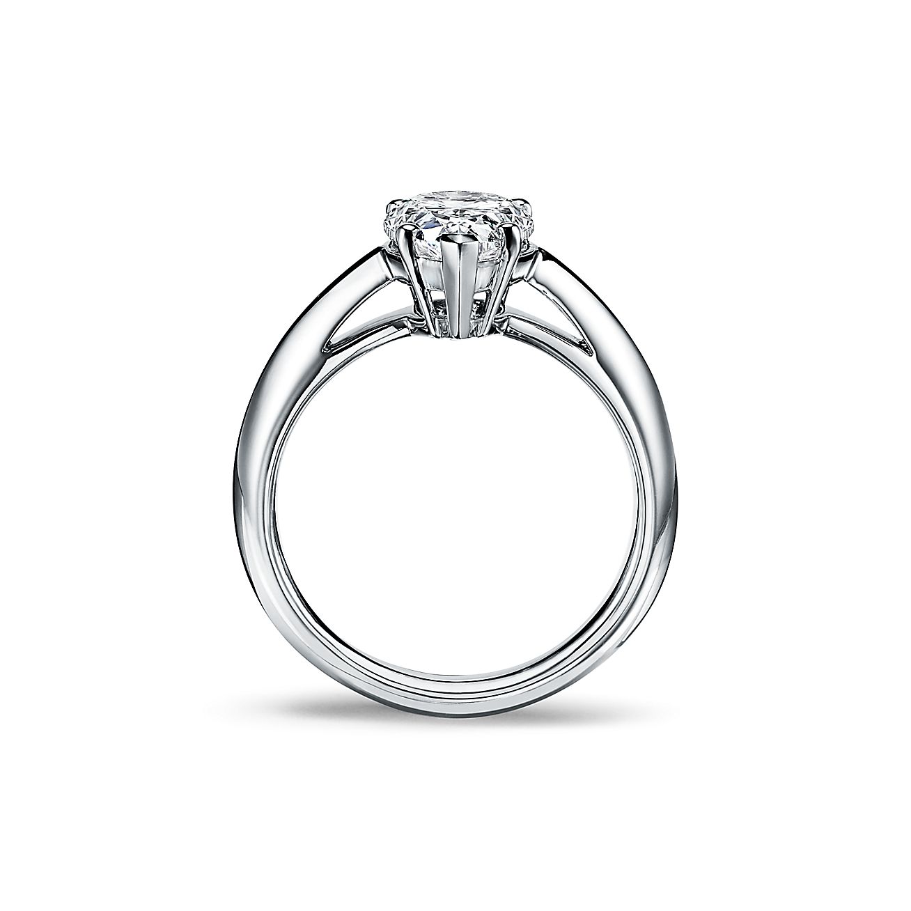 Anillo de compromiso en platino con diamantes en forma de pera - Alternate shot 2