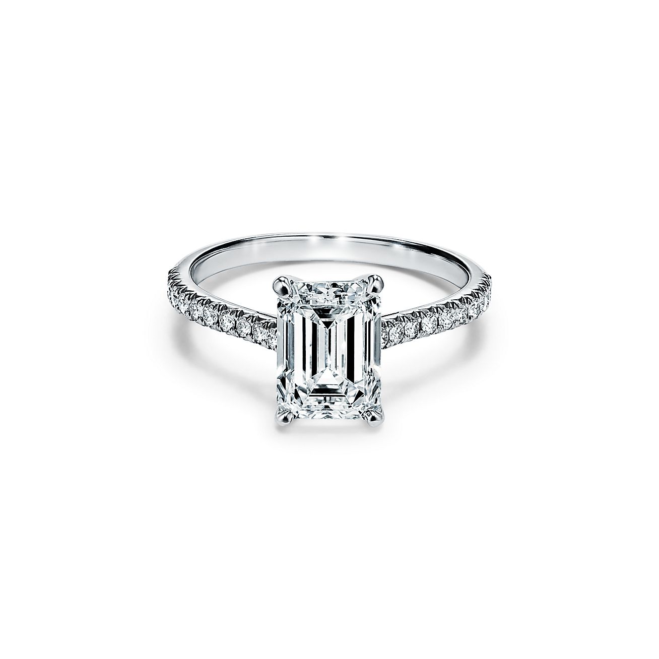 de compromiso Tiffany Novo®, alianza platino, pavé de diamantes esmeralda | Tiffany & Co.