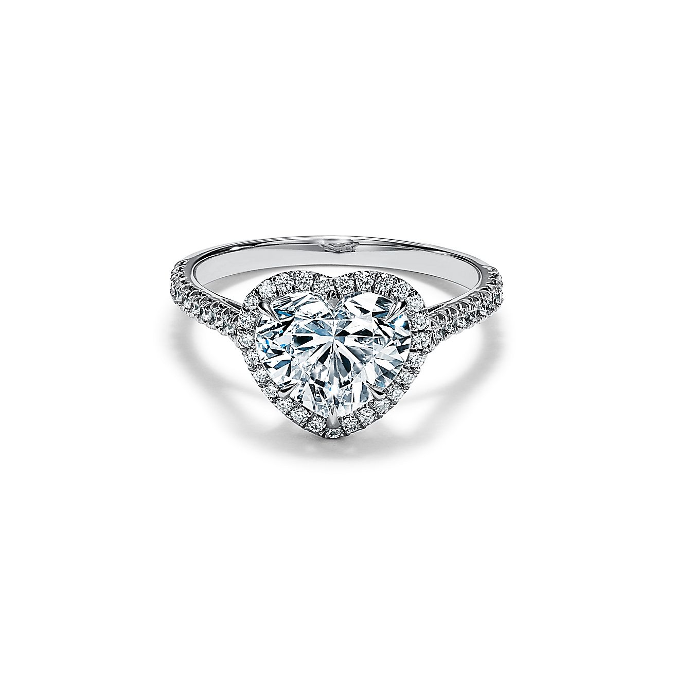 Anillo de compromiso Soleste, alianza en platino, diamantes corazón. | Tiffany & Co.