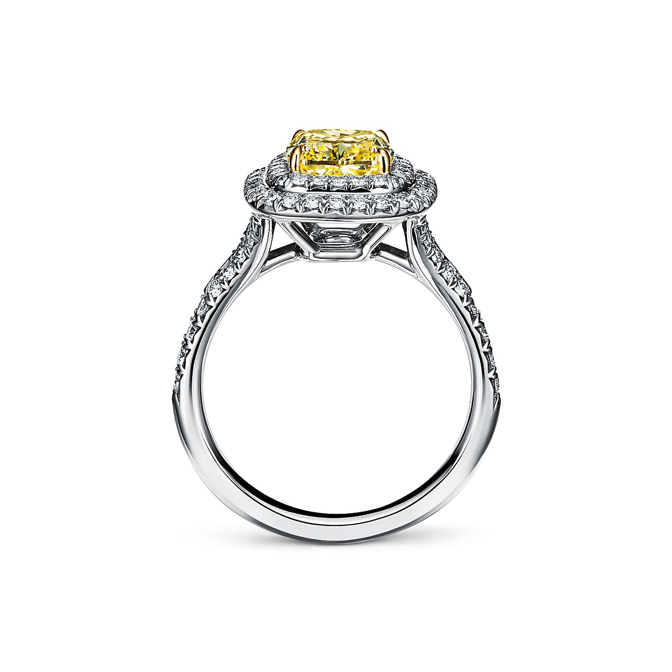 Anillo de compromiso Tiffany Soleste en platino con aureola de diamantes  amarillos en corte de cojín