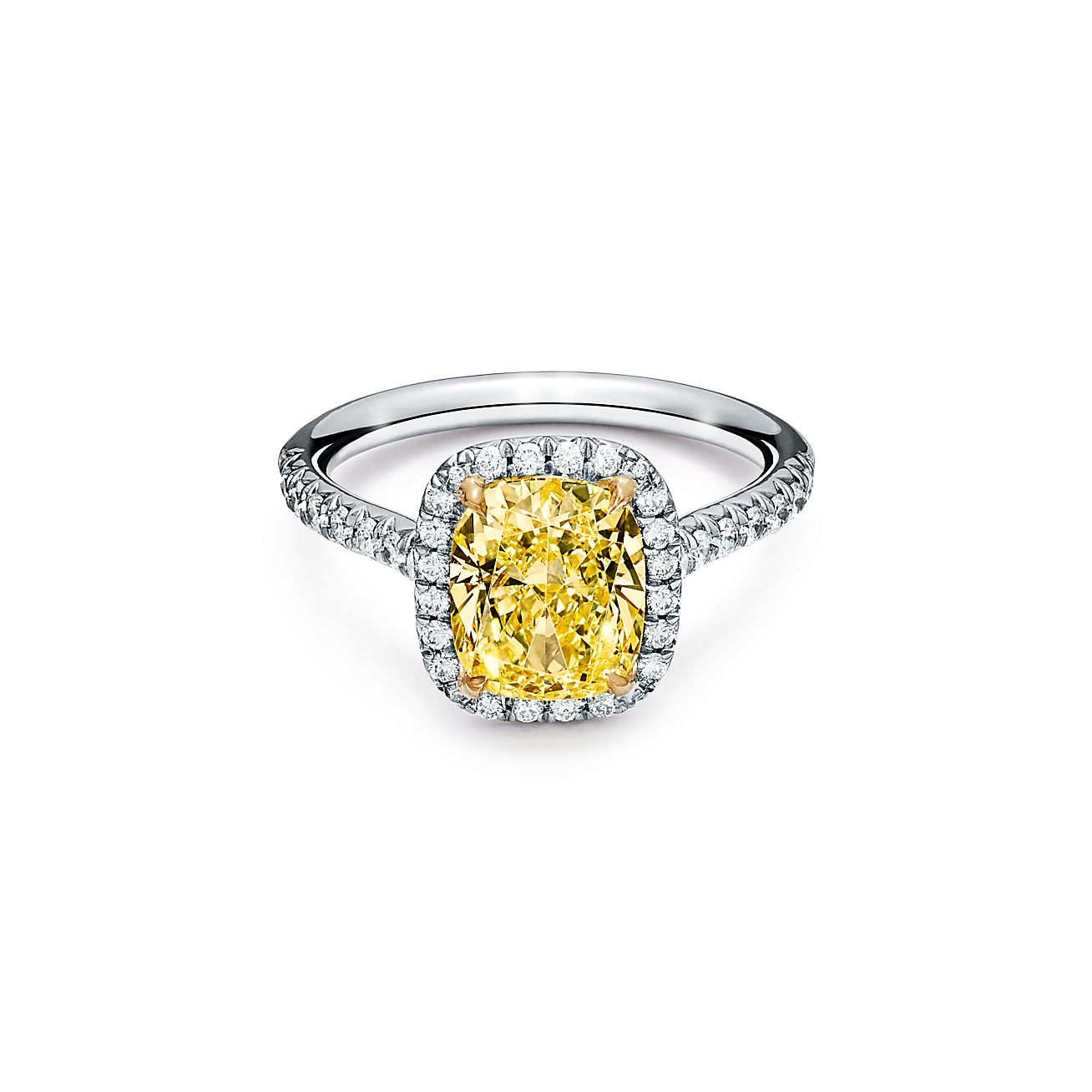 Anillo de compromiso Tiffany Soleste en platino con doble halo ovalado con  diamantes amarillos