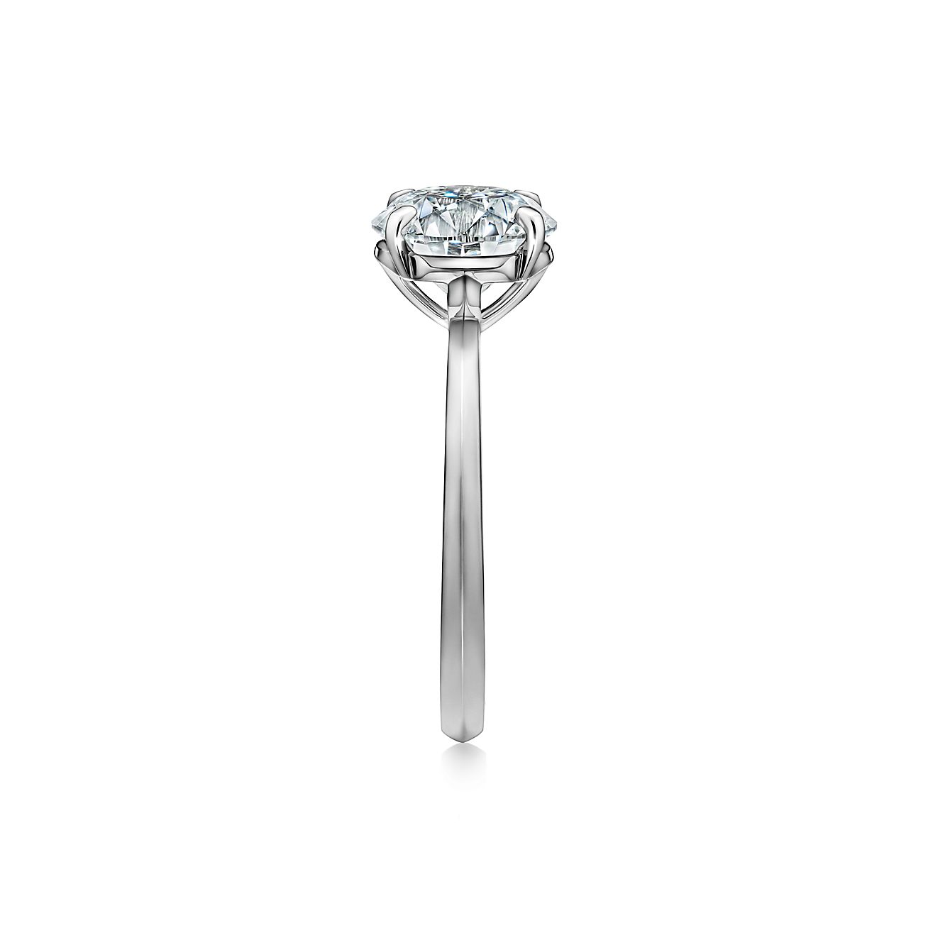 Anillo de compromiso Tiffany True con un diamante de corte