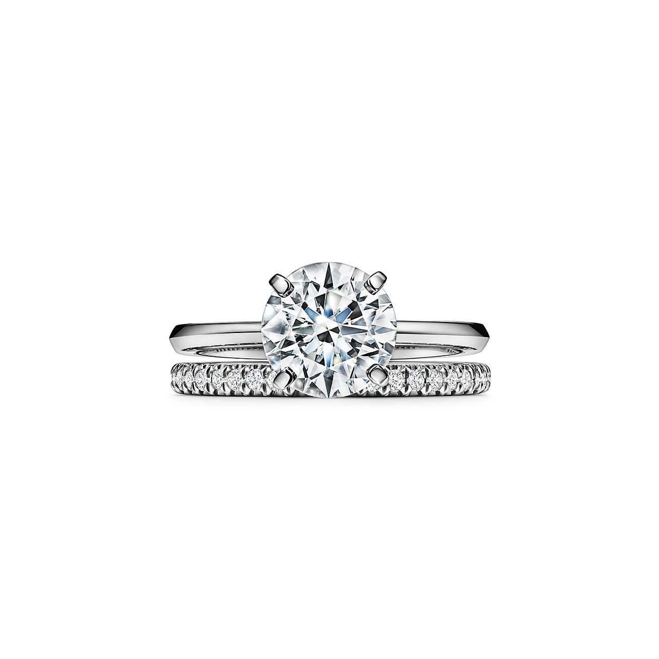 Anillo de compromiso Tiffany True con un diamante de corte