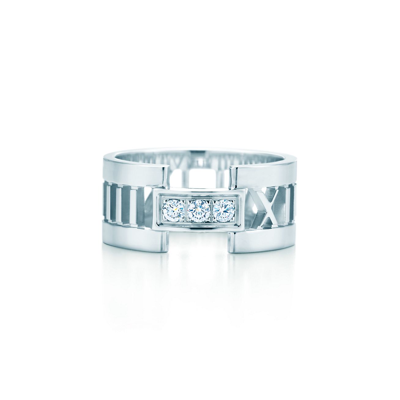 Atlas® open ring in 18k white gold with 
