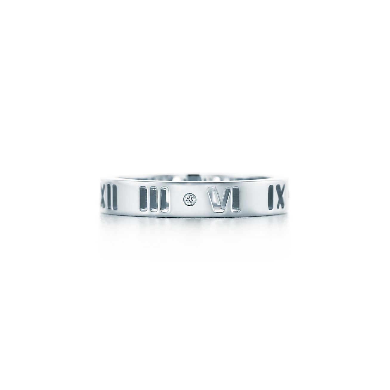 Atlas® pierced ring in 18k white gold 