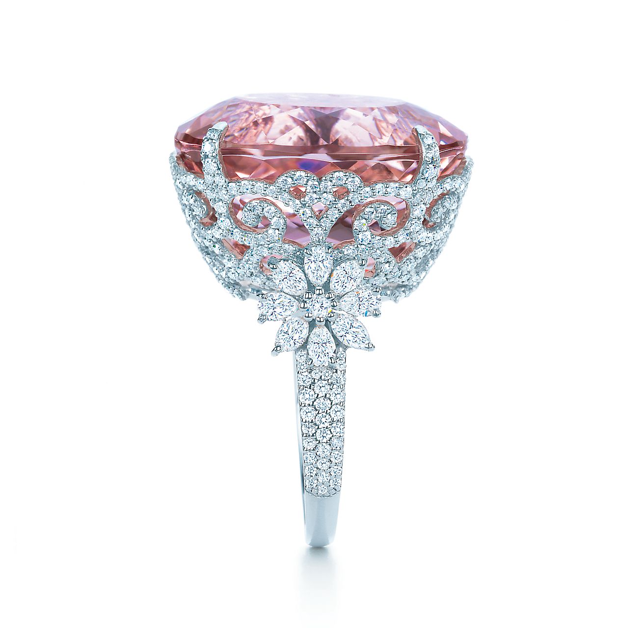 Bague en platine et diamants avec une kunzite ovale de 25 29