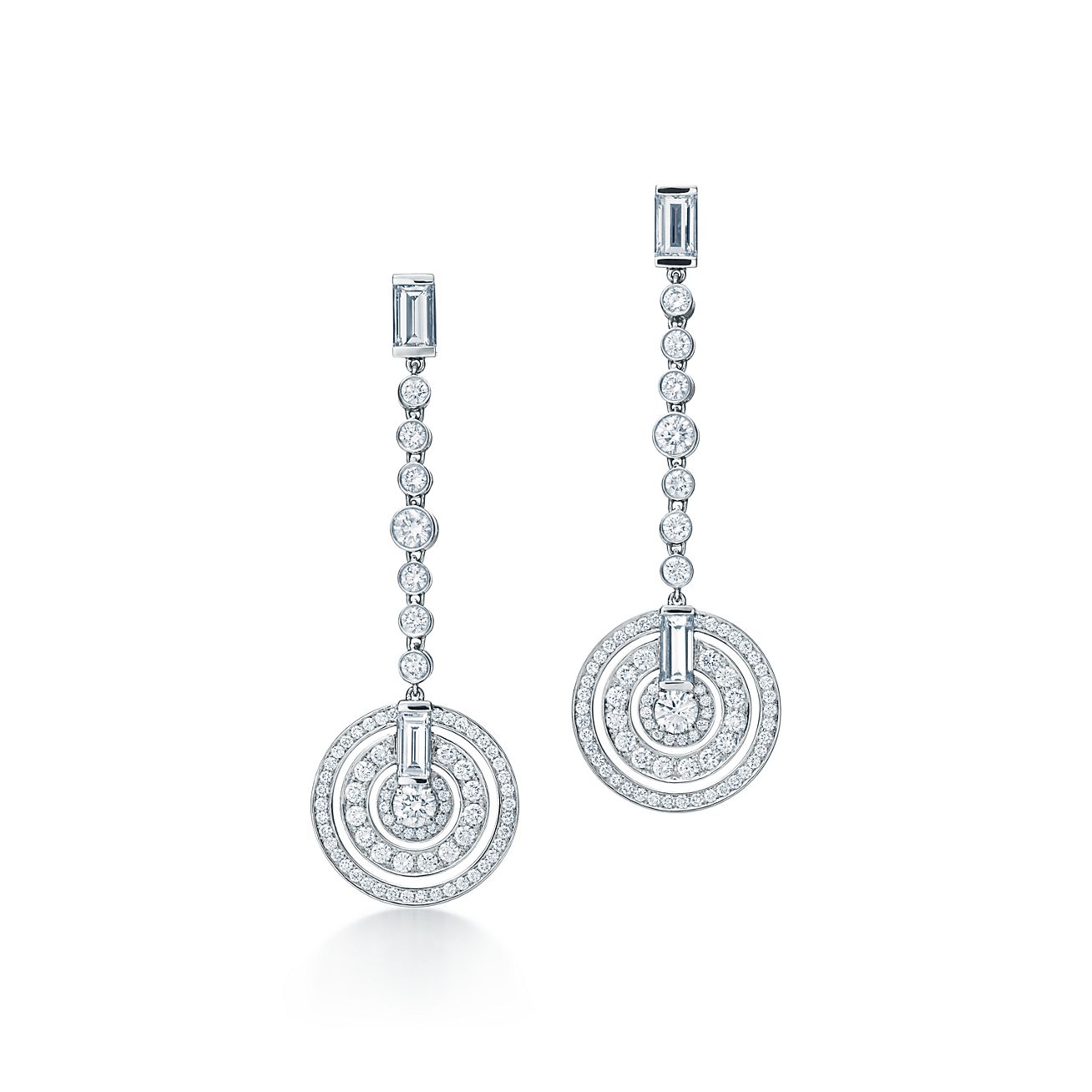Earrings in platinum with round 