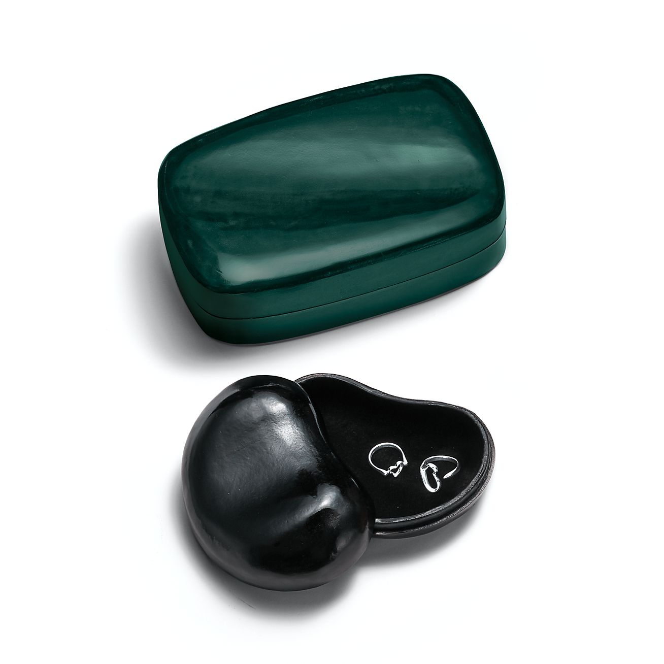 Elsa Peretti® Bean® box in black leather. | Tiffany & Co.