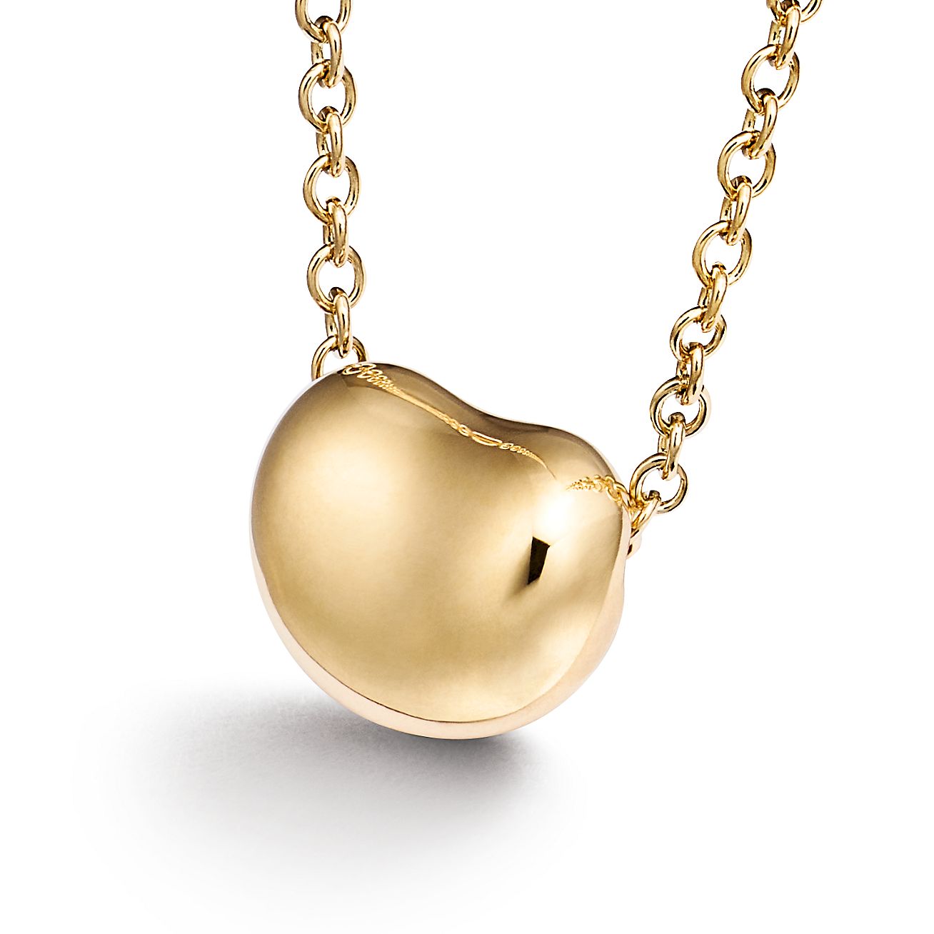 Elsa Peretti® Bean® design Pendant in Yellow Gold, 6.5 mm - Alternate shot 1 - Alternate shot 2