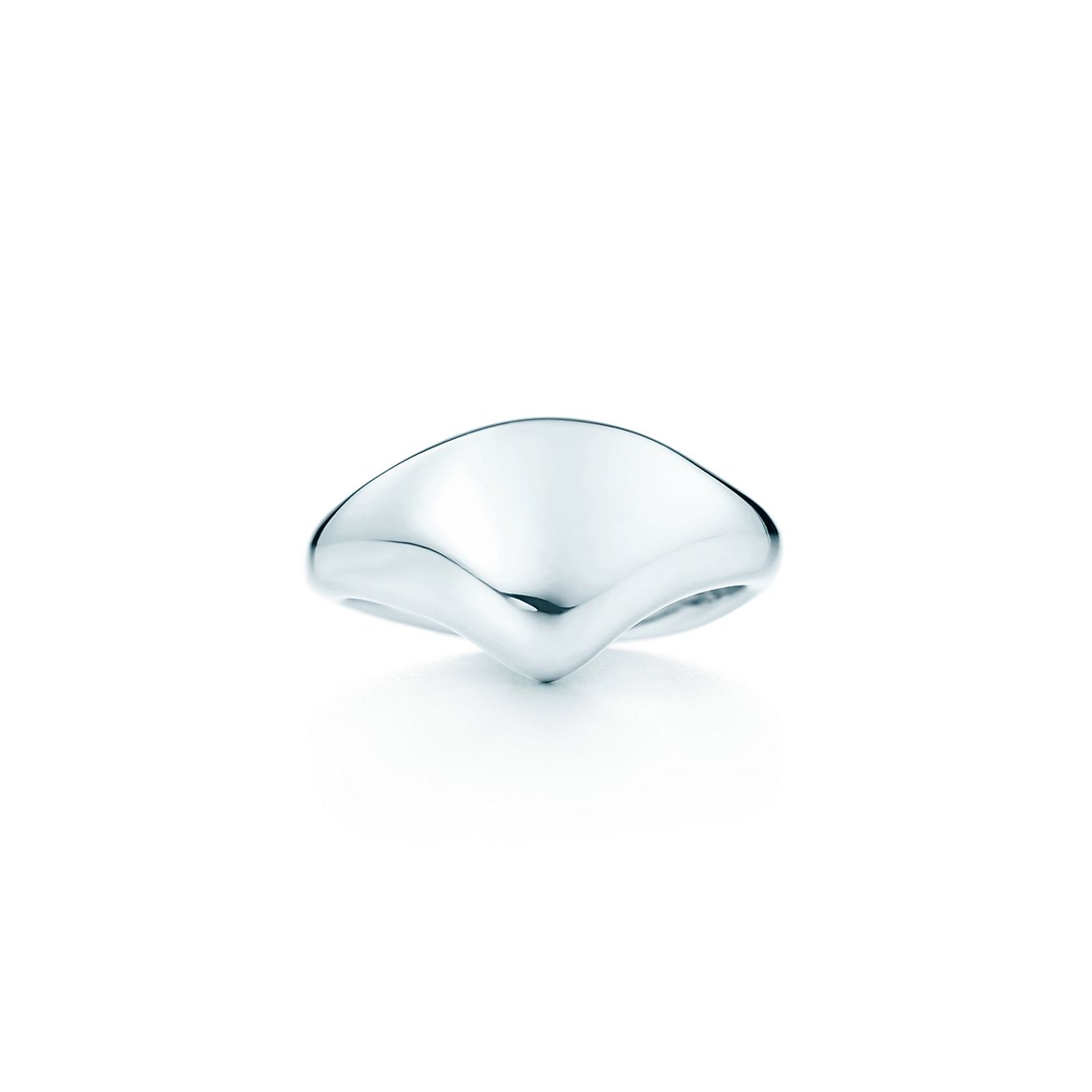 Elsa Peretti® Cat Island shell ring in sterling silver. | Tiffany & Co.