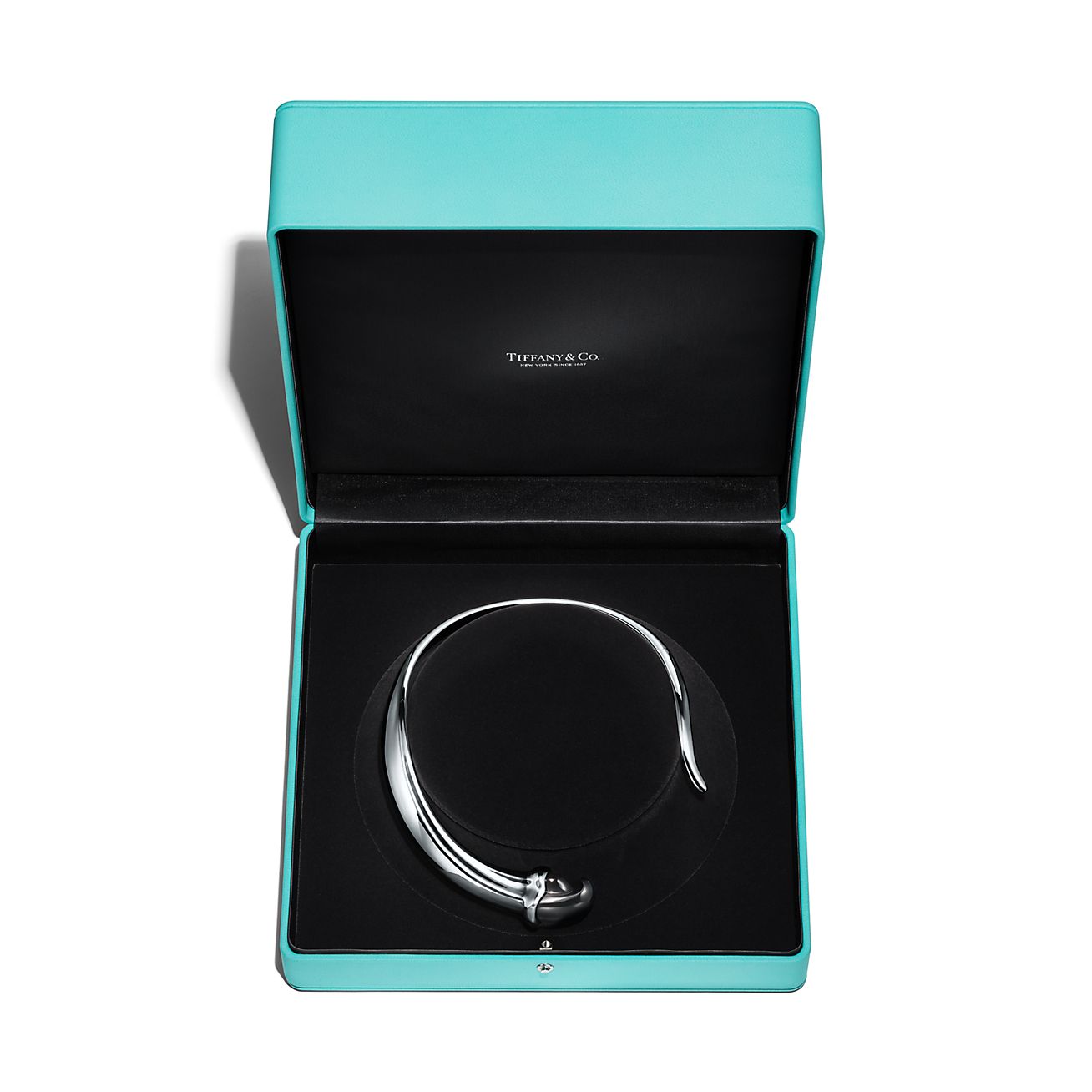 Elsa Peretti™ Claw Necklace in Sterling Silver with Black Nephrite