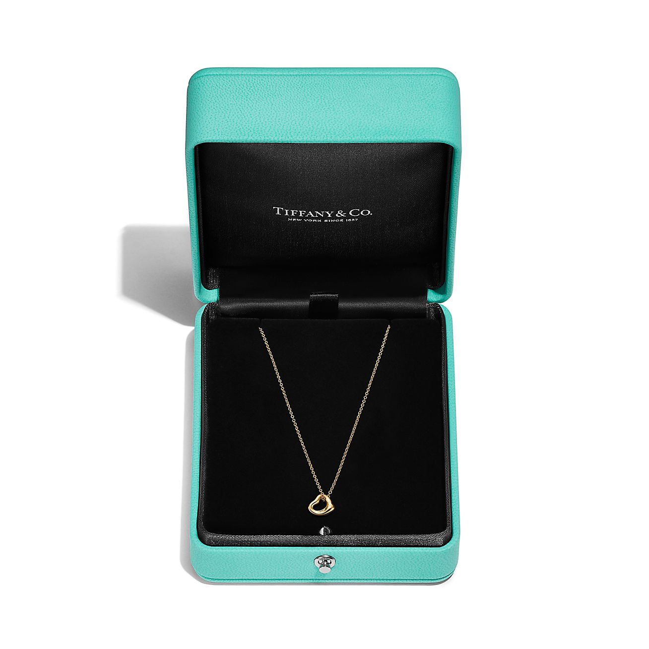 Elsa Peretti® Open Heart Pendant in Yellow Gold, 11 mm - Alternate shot 1 - Alternate shot 2 - Alternate shot 3