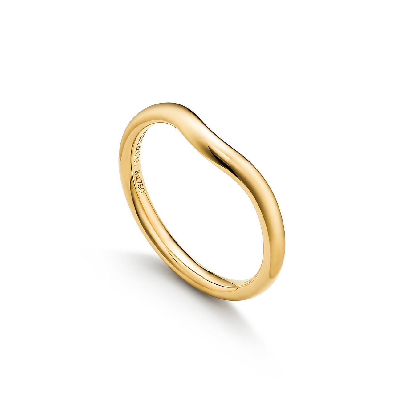 Elsa Peretti® wedding band ring in 18k gold, 2 mm wide. - Alternate shot 1