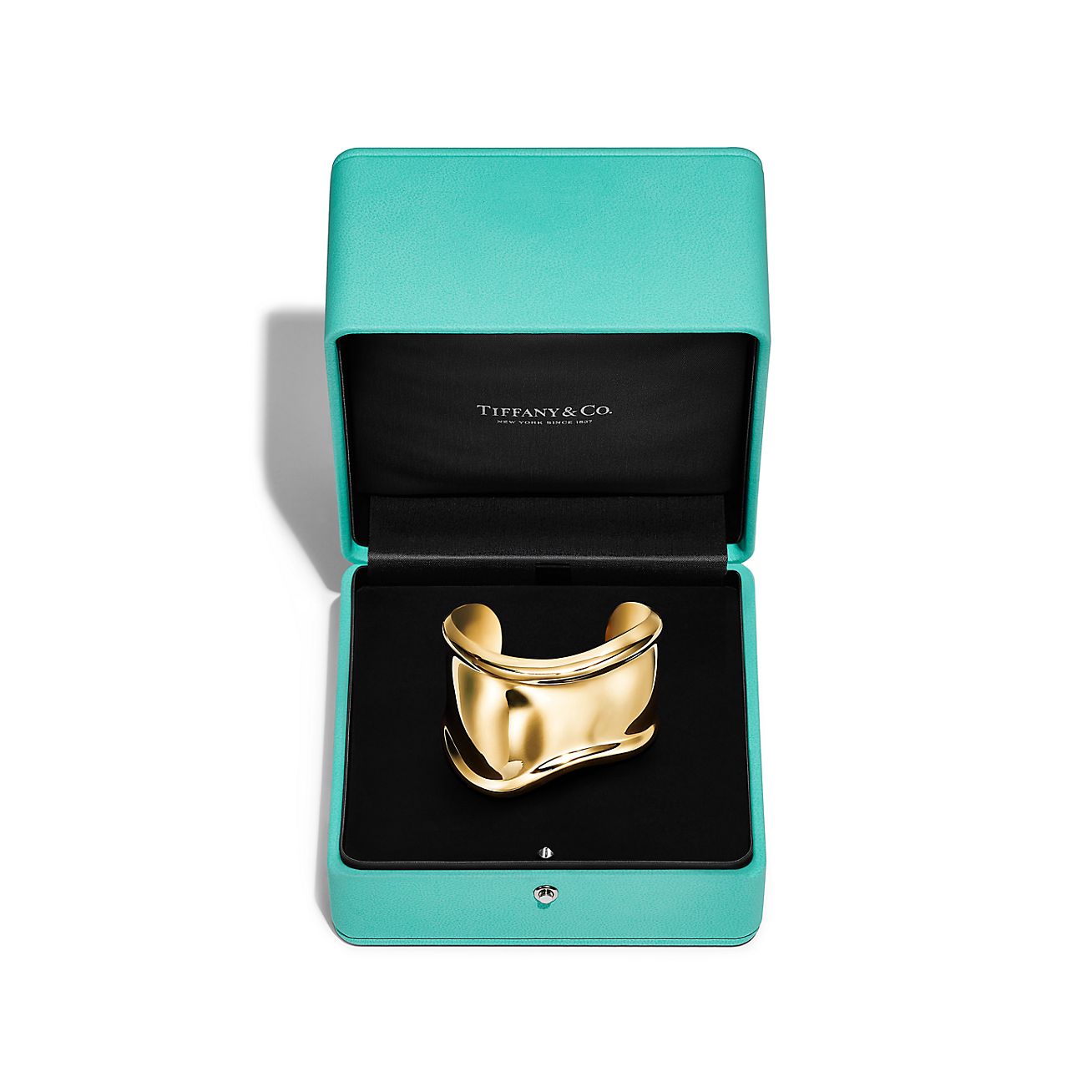 Elsa Peretti® small Bone cuff in 18k gold, 43 mm wide. - Alternate shot 1 - Alternate shot 2 - Alternate shot 3