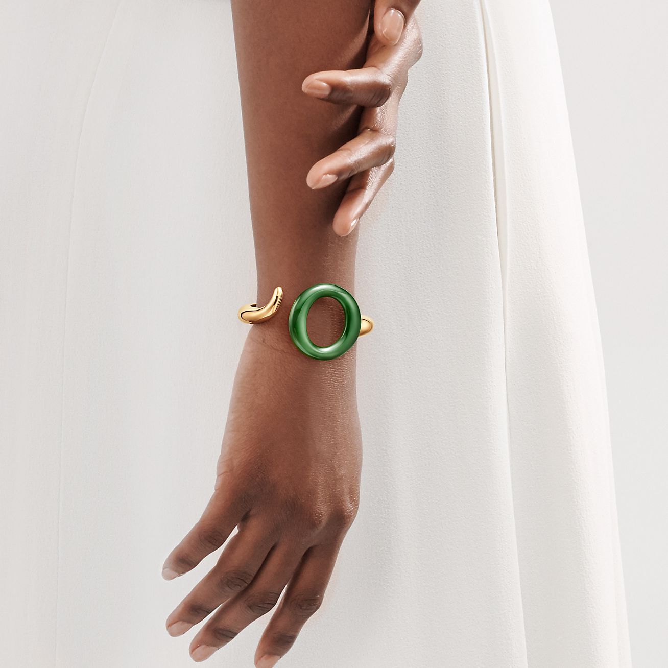 Elsa Peretti® Sevillana™ cuff in 18k gold with green jade