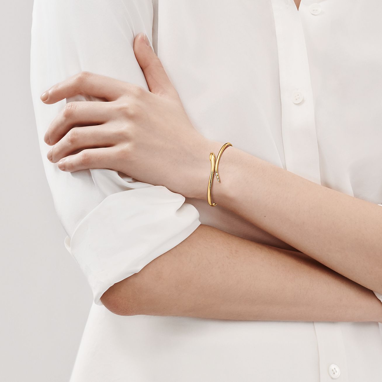 Elsa Peretti® Snake Bangle in Yellow Gold with Diamonds