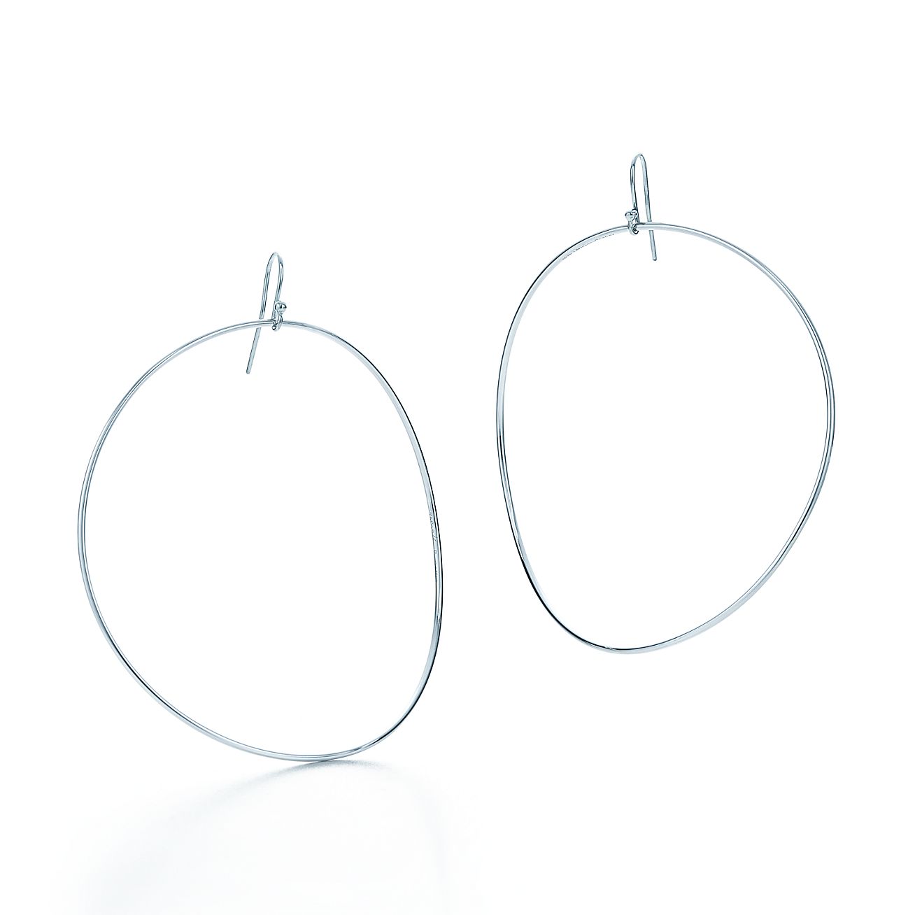 Elsa Peretti™ Wave hoop earrings in 