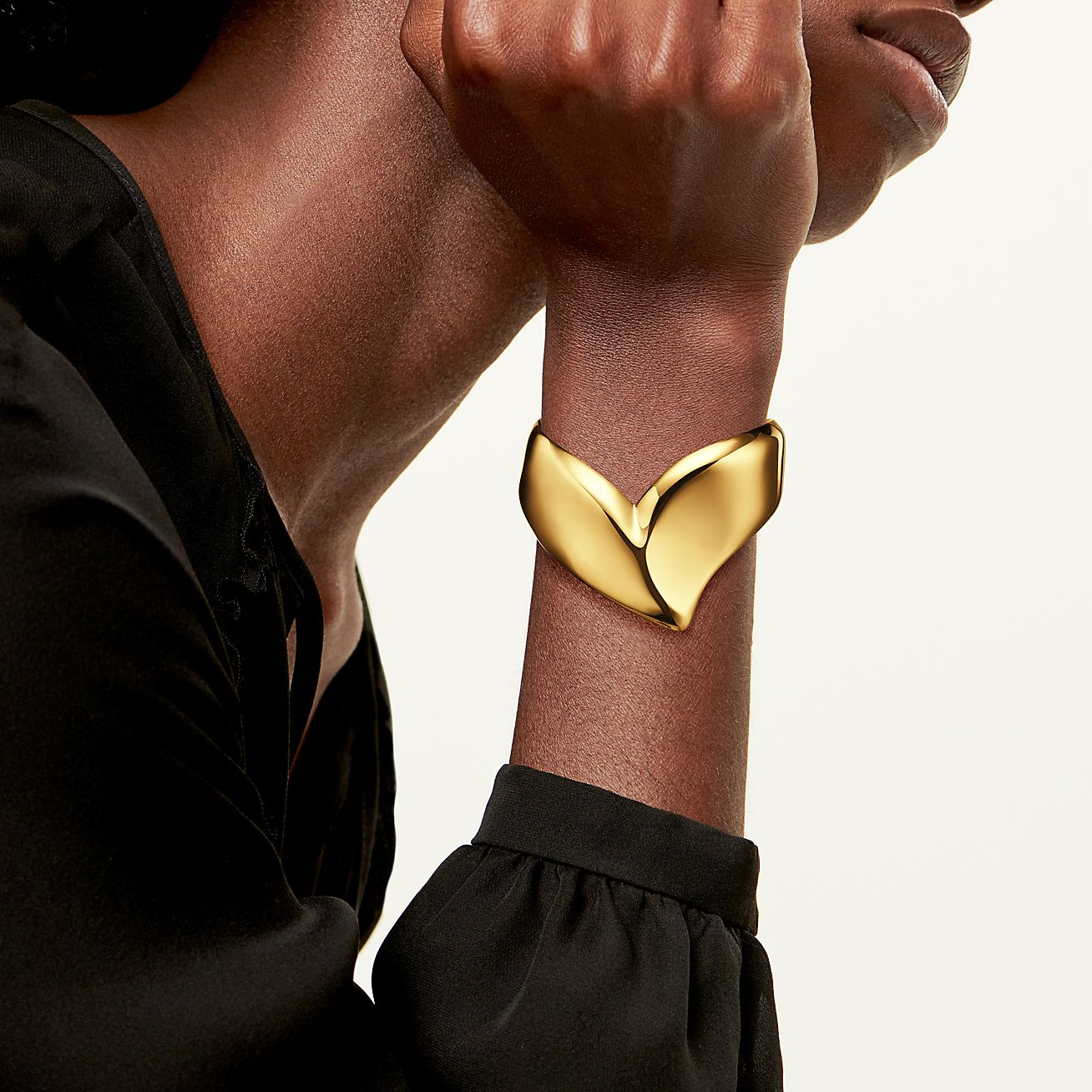 【Tiffany & Co】Elsa Peretti Wing カフ Elsa Peretti® Wing cuff in sterling silver, medium