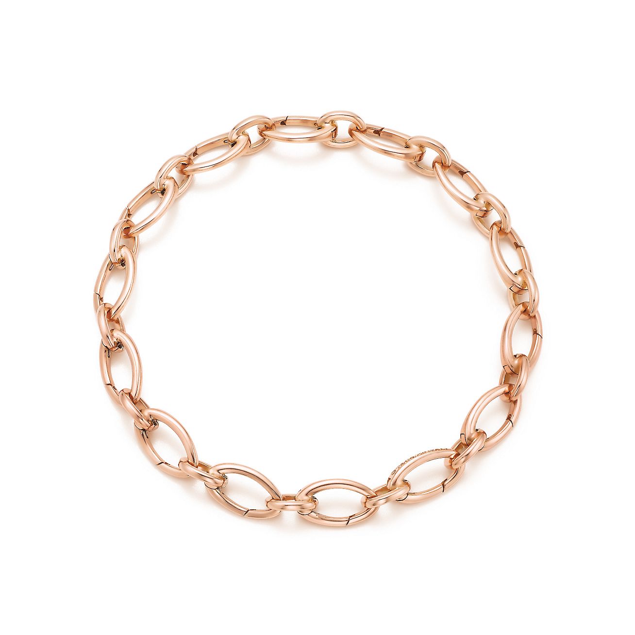 Oval clasping link bracelet in 18k rose 