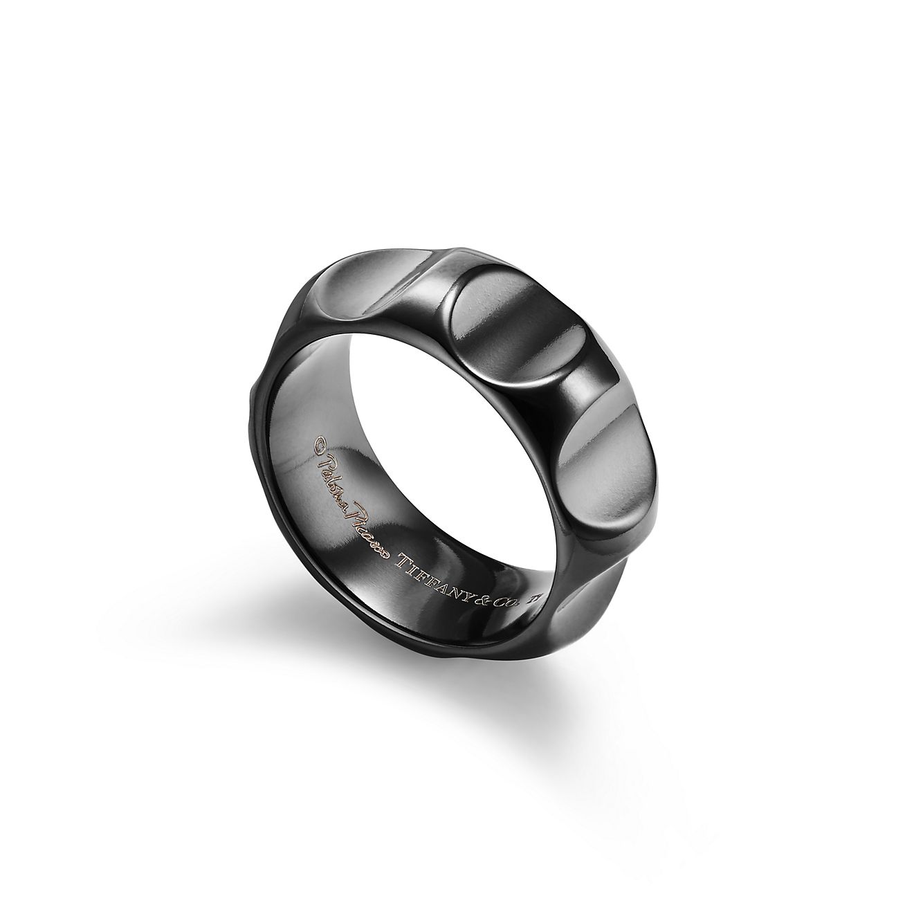 Paloma's Groove wide ring in titanium, 9 mm wide. | Tiffany & Co.