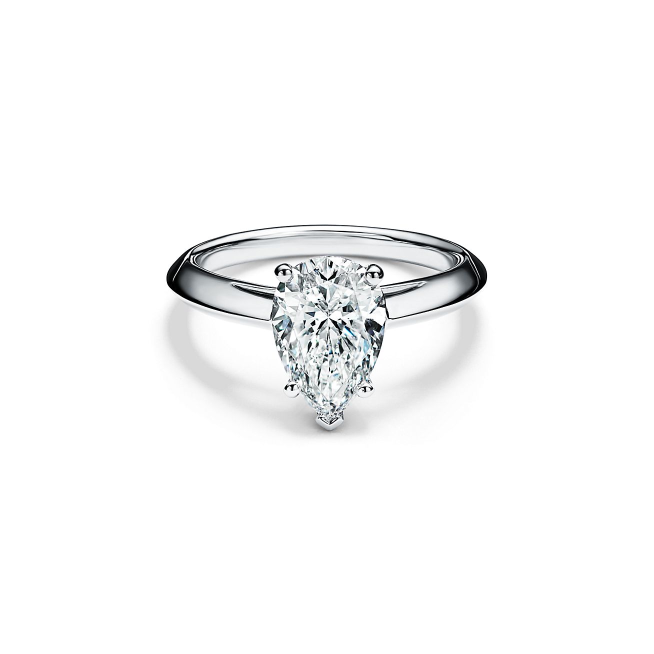 Pear-shaped diamond engagement ring in 