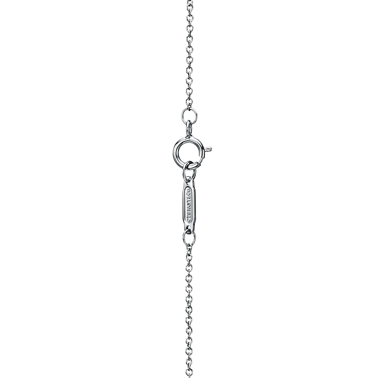 Pendant in 18k white gold with Tahitian pearls and diamonds.