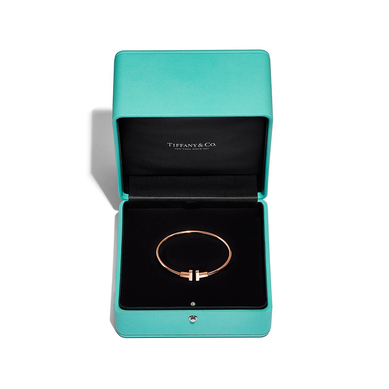 【TIFFANY】ティファニー Tナローワイヤー　ブレス　ローズゴールド　箱付き ティファニー T ワイヤー ブレスレット ローズゴールド | Tiffany & Co.
