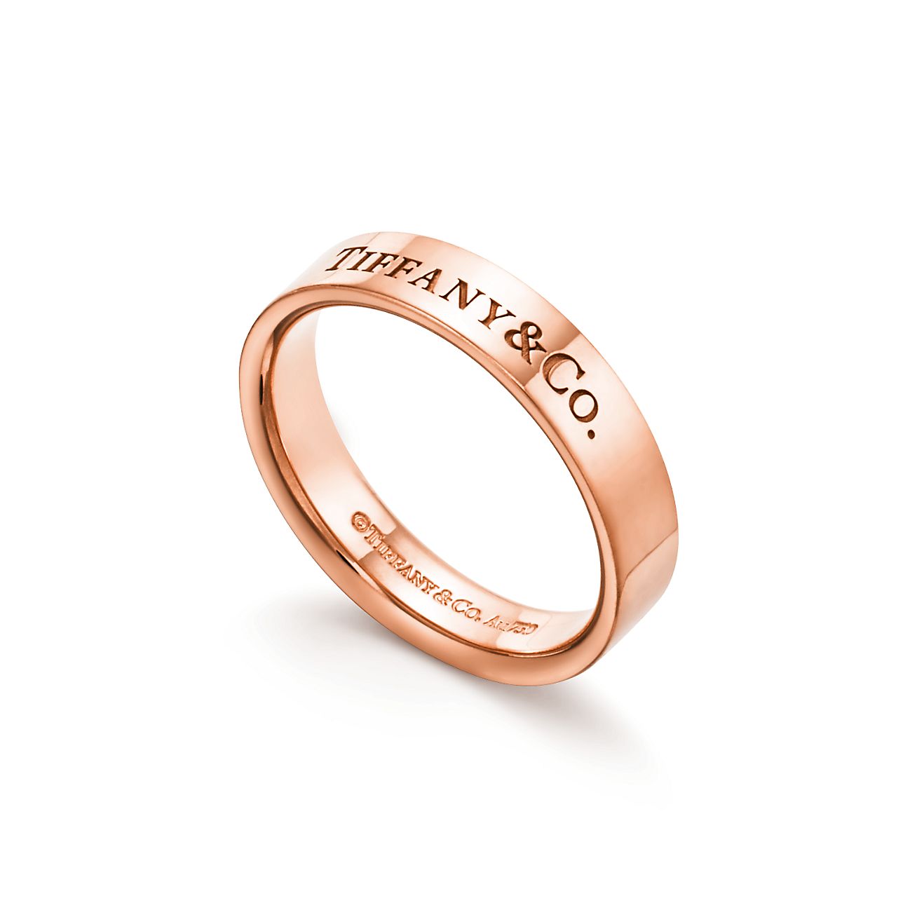 T&Co.® バンド リング 18K ローズゴールド 幅 4MM | Tiffany & Co.
