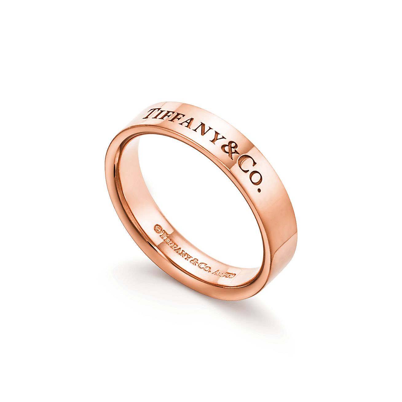T&Co.® バンド リング 18K ローズゴールド 幅 4MM | Tiffany & Co