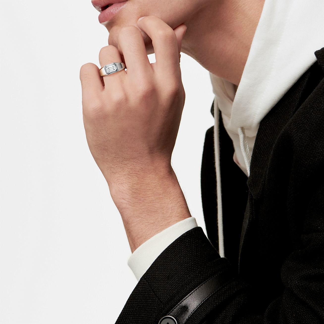 A guide to men's engagement ring - The Caratlane