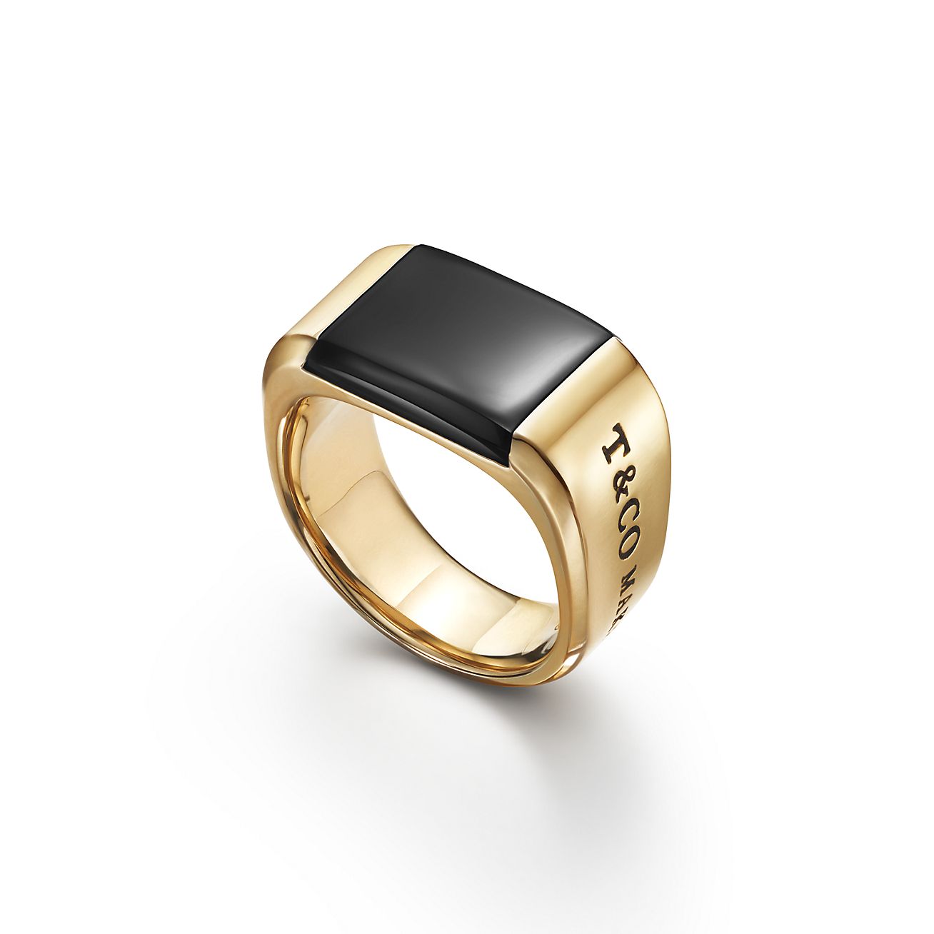 18k gold ring with black onyx