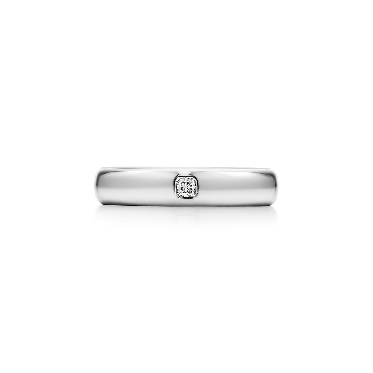 spreken magie Grap Tiffany Forever Wedding Band Ring in Platinum with a Diamond, 4 mm Wide |  Tiffany & Co.