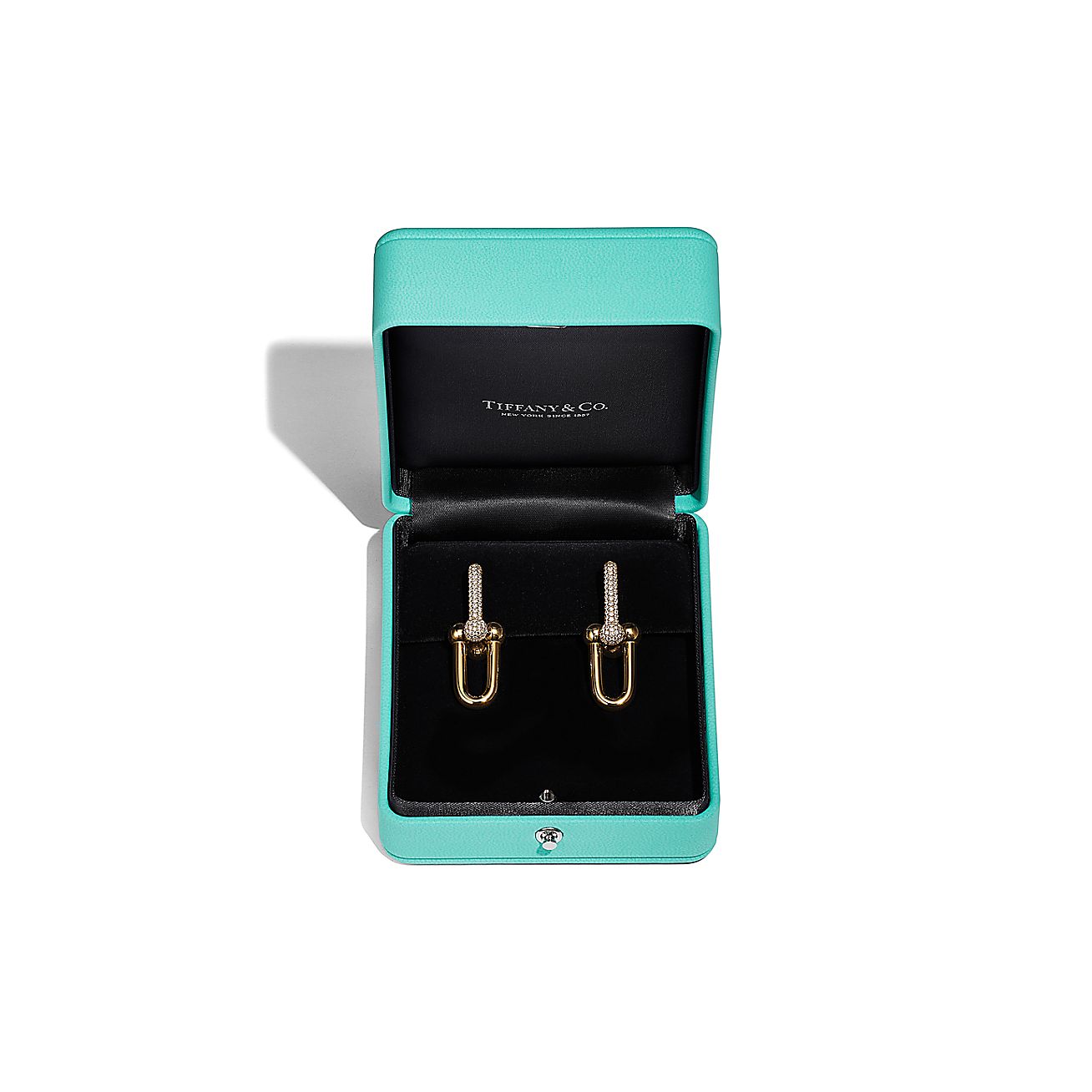 Tiffany HardWear Large Link Earrings in Yellow Gold with Pavé Diamonds - Alternate shot 1 - Alternate shot 2 - Alternate shot 3