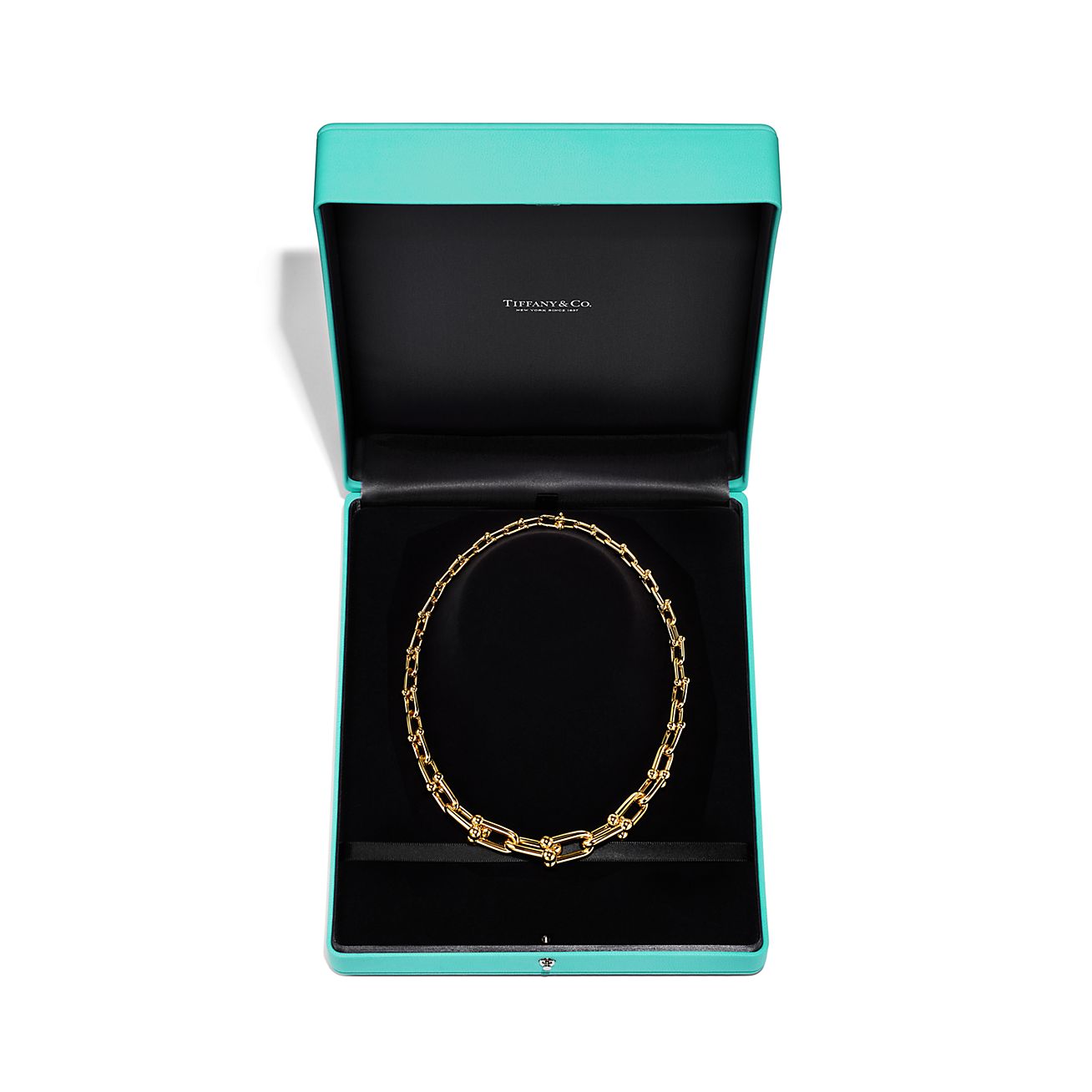Tiffany HardWear graduated link necklace in 18k gold. | Tiffany & Co.