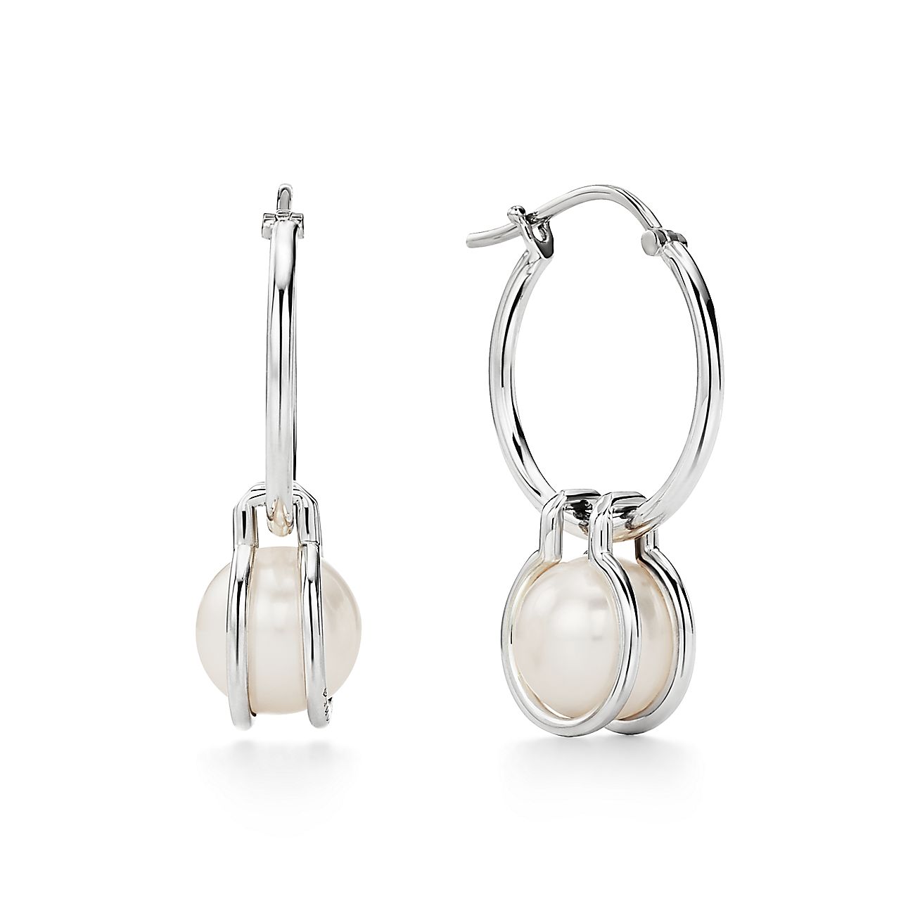 Tiffany HardWear pearl hoop earrings in sterling silver.