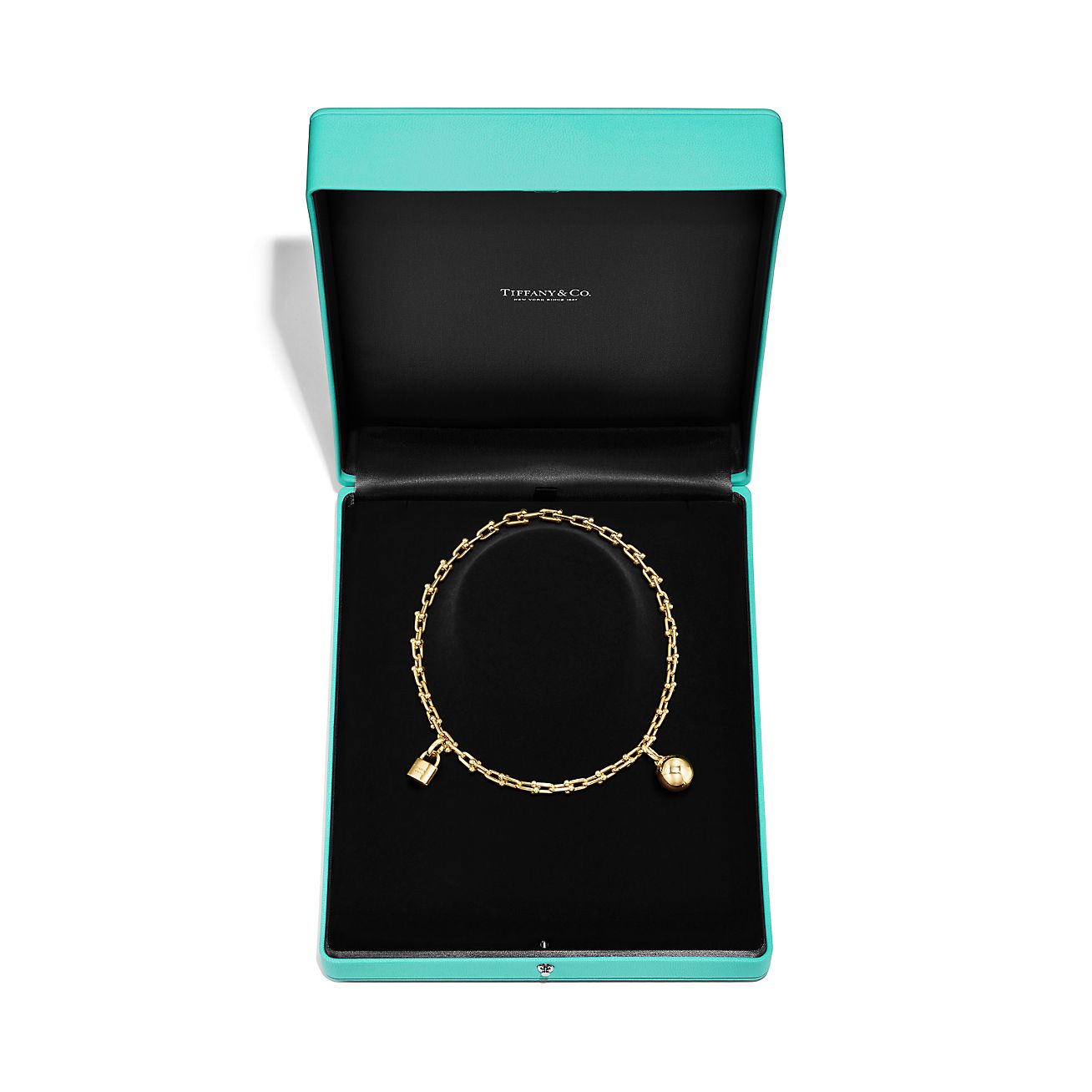 Tiffany HardWear Small Single Wrap Necklace in Yellow Gold - Alternate shot 1 - Alternate shot 2 - Alternate shot 3 - Alternate shot 4