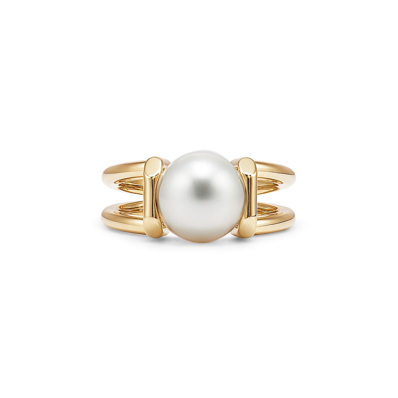 Tiffany HardWear South Sea pearl ring in 18k gold.