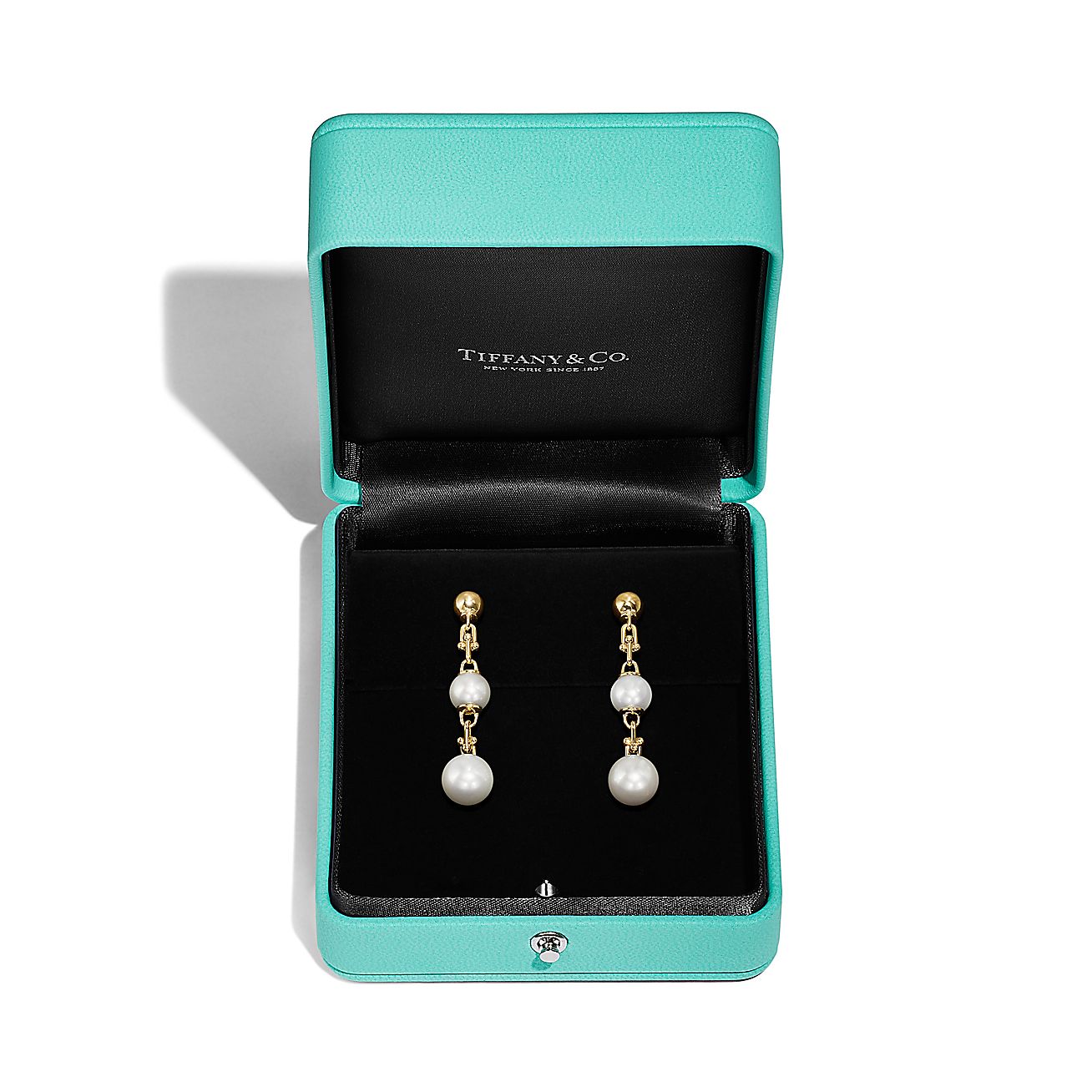 Tiffany HardWear Triple Drop Link Earrings in Yellow Gold with Freshwater Pearls - Alternate shot 1 - Alternate shot 2 - Alternate shot 3