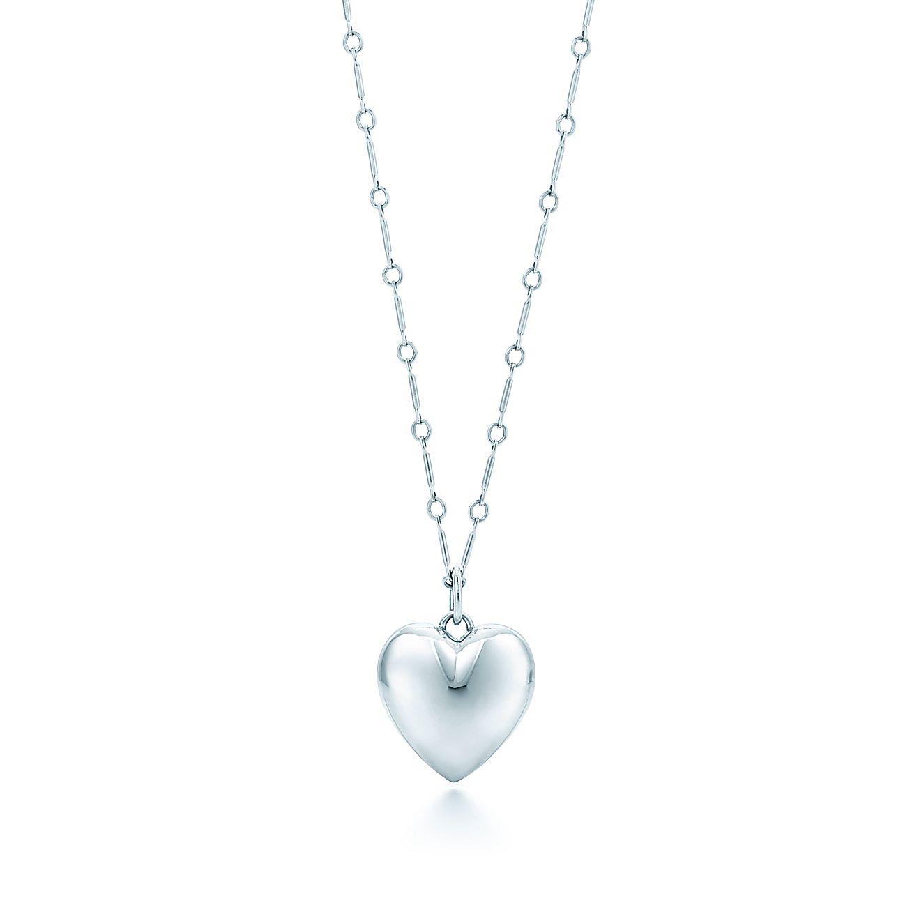 Tiffany Hearts® pendant in sterling silver, medium. | Tiffany & Co.
