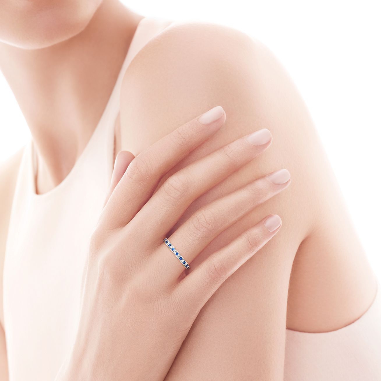 Tiffany Legacy™鉑金鑲嵌鑽石和藍寶石戒 