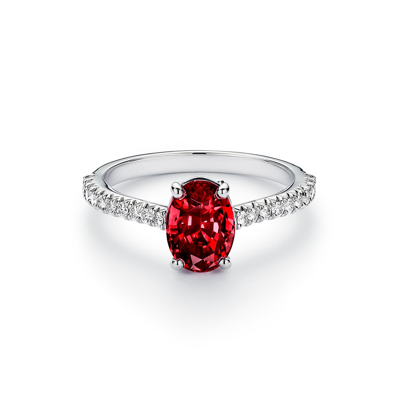 Tiffany Novo™ 鉑金密鑲鑽石橢圓形紅寶石戒指| Tiffany & Co.