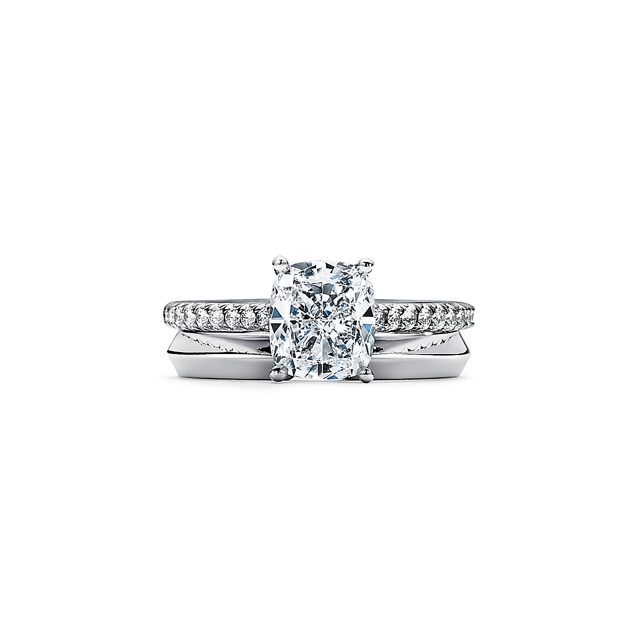 staart Ansichtkaart onbetaald Tiffany Novo® Cushion-cut Engagement Ring with a Pavé Diamond Platinum Band