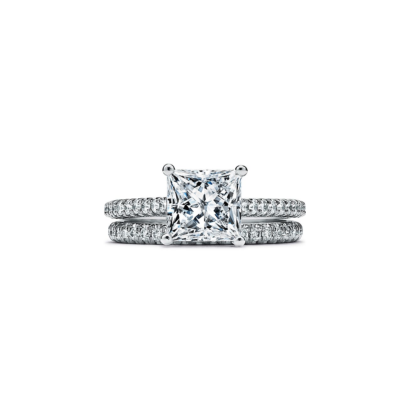 Novo® princess-cut engagement ring with a diamond platinum band. | &