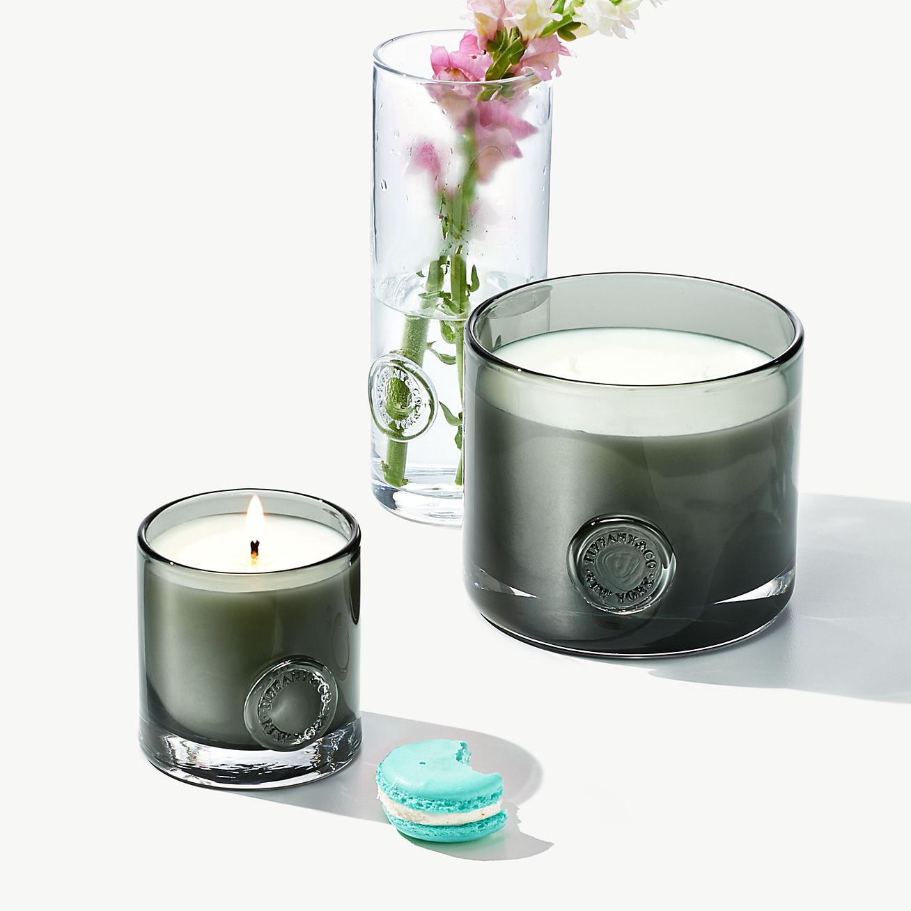 Tiffany Seal candle in a gray mouth 