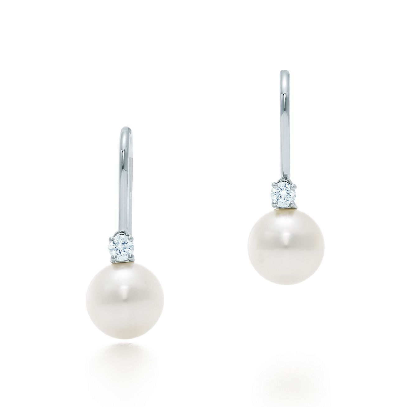 Tiffany Signature™ Pearls 18K 白金耳環 