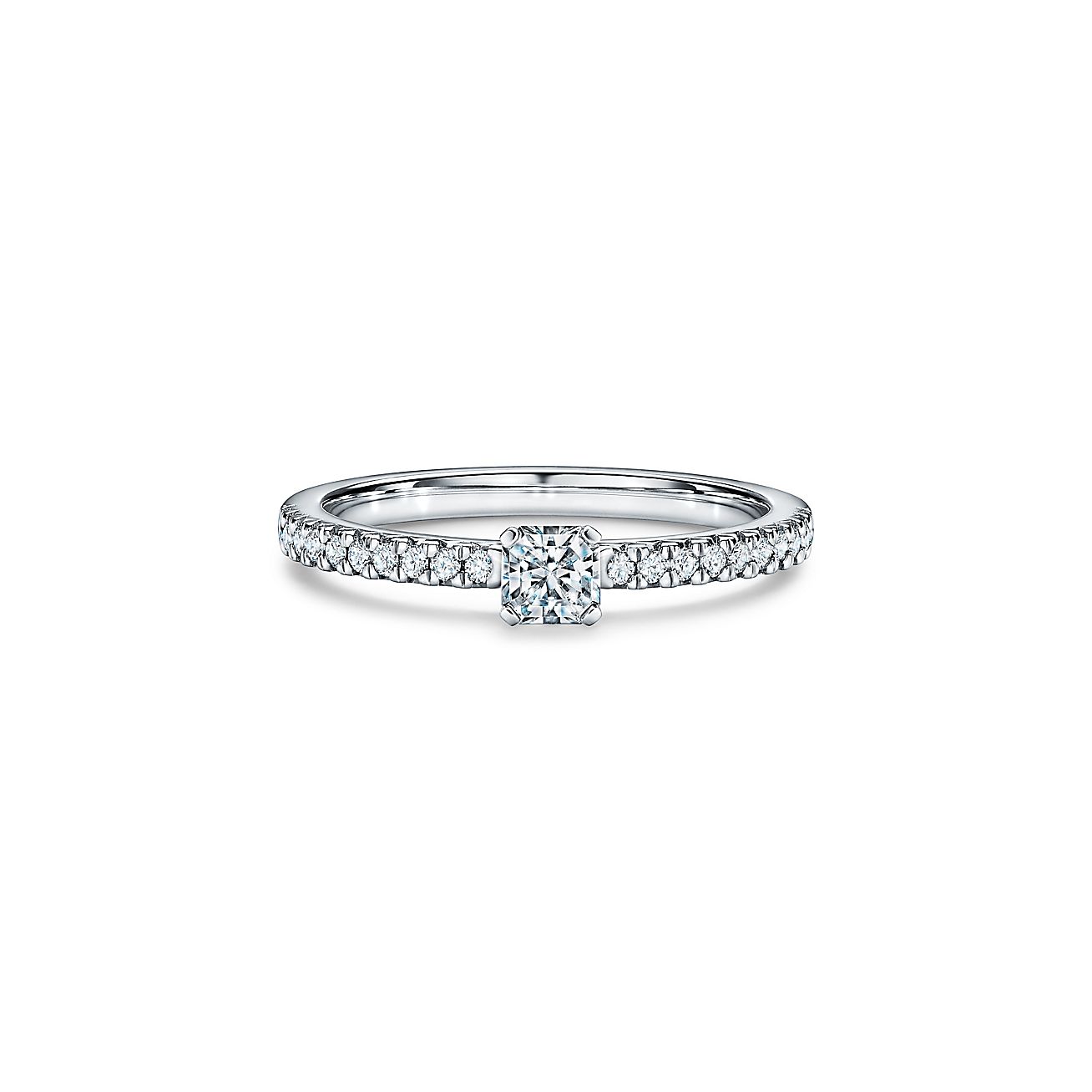 Geruststellen Tijdens ~ rommel Tiffany True® engagement ring in platinum: an icon of modern love. | Tiffany  & Co.