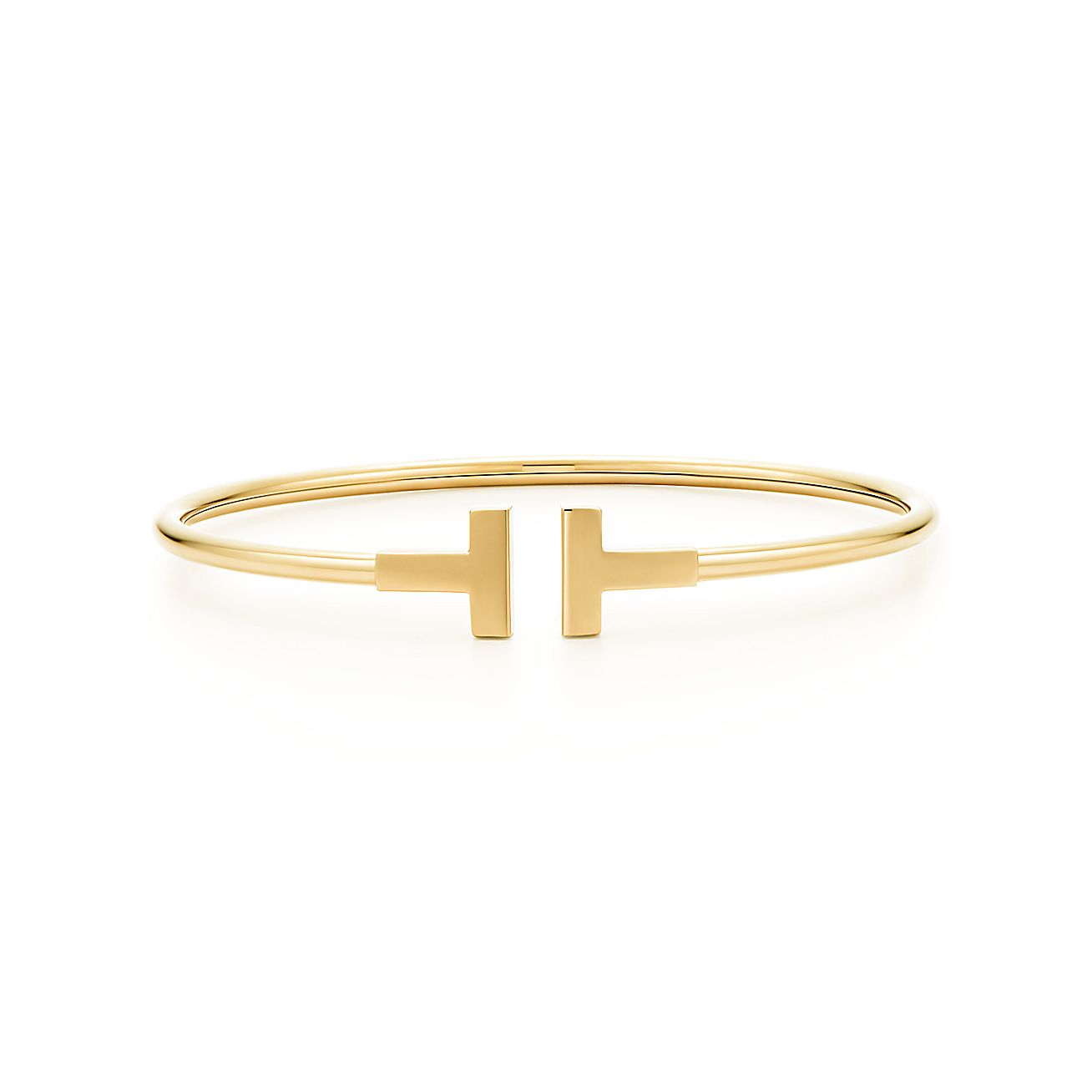 Tiffany T wire bracelet in 18k gold, medium. | Tiffany & Co.