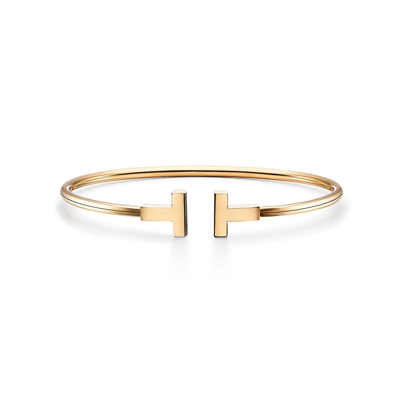 Tiffany T wire bracelet in 18k gold, medium.| Tiffany & Co.