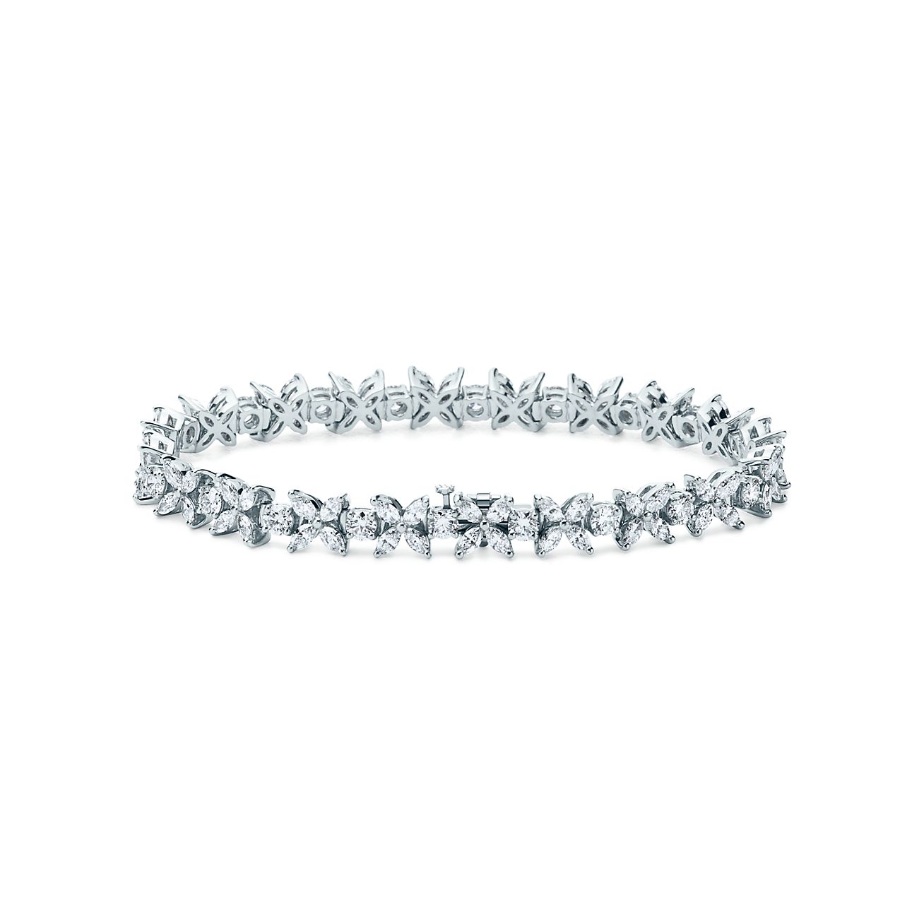 alternado Tiffany Victoria™ en platino con diamantes. | Tiffany & Co.